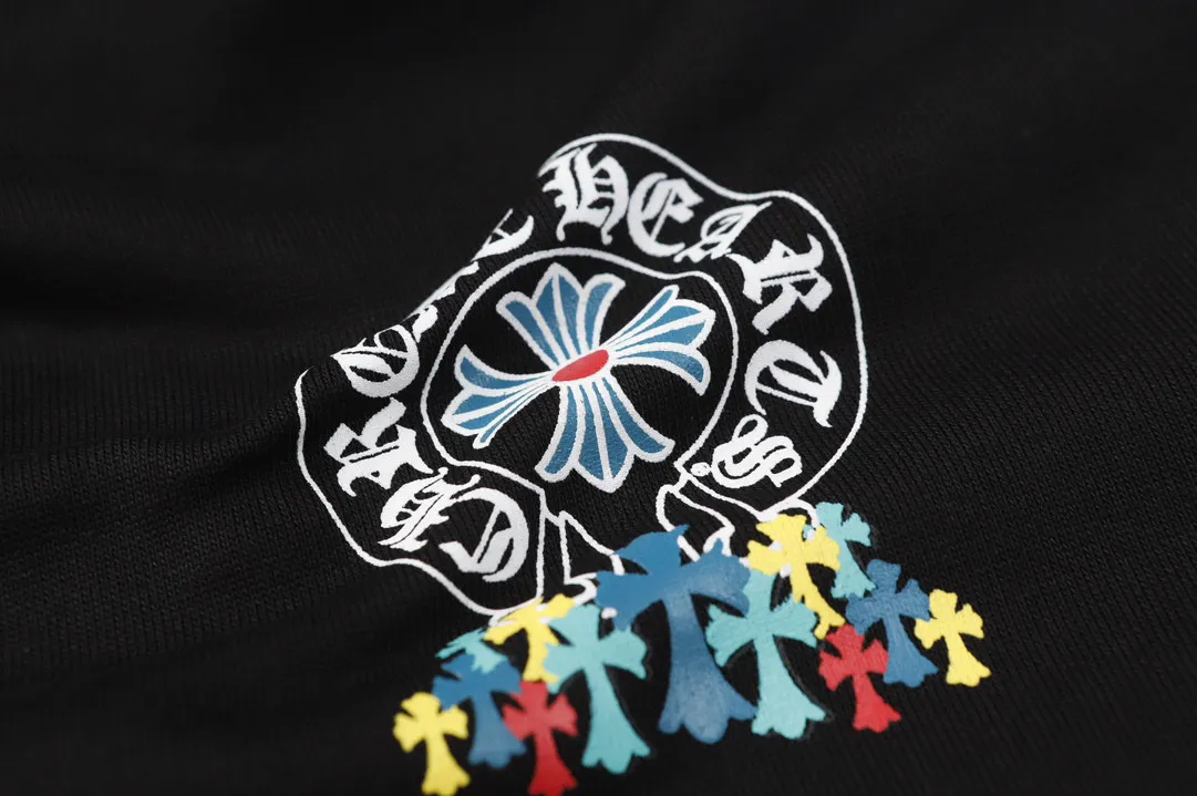 M04—P210 -Chrome Hearts/Chrome Hearts printed sweatshirt cardigan jacket -420 grams of high-density, high-quality wool, soft, delicate and skin-friendly, soft and silky to the touch, warm and skin-friendly -The hardware and zipper accessories are all customized and full of details -Colour: black -Size: S M L XL